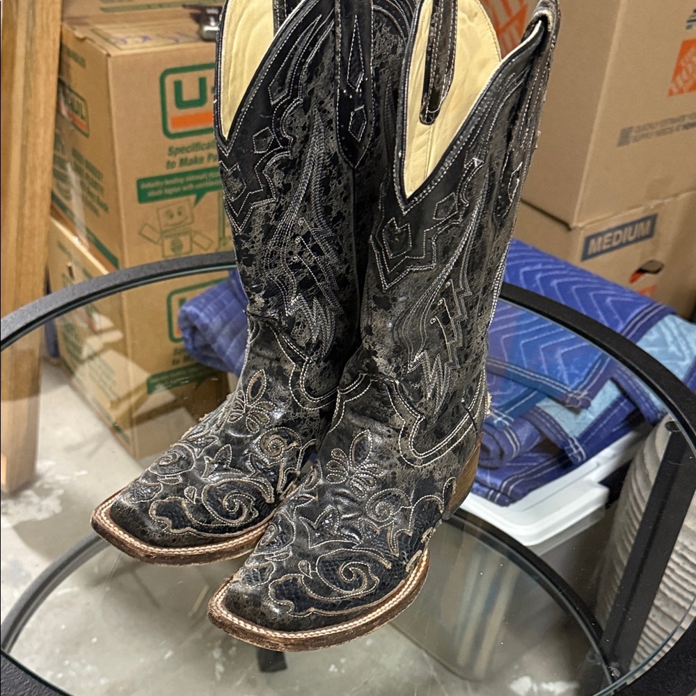 Corral Black and Silver Embroidered Heeled Boots
